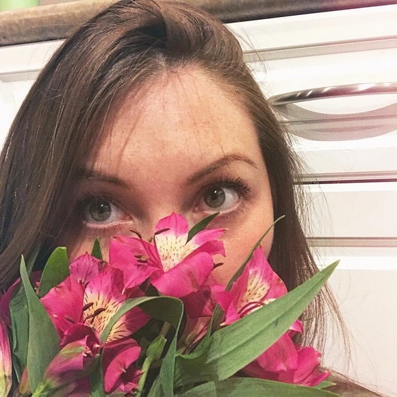 Meet your Posher, Danika - Picture 3 of 3